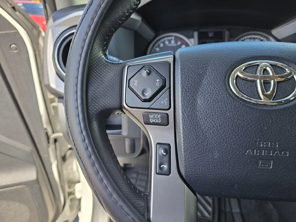 Used 2017 White Toyota SR5 image 21