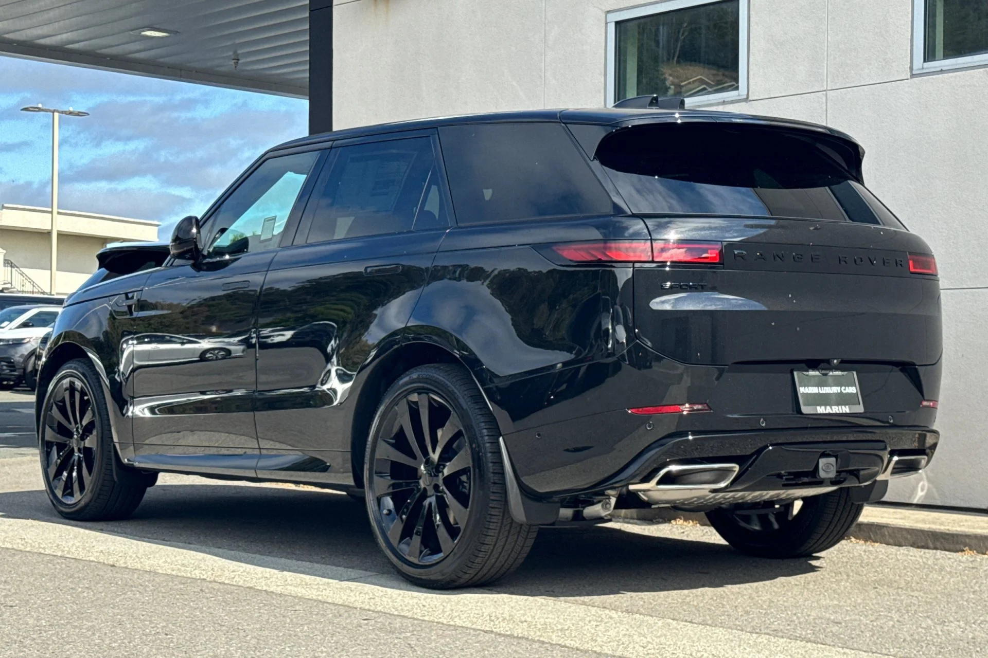 New 2026 Santorini Black Land Rover Dynamic SE image 6
