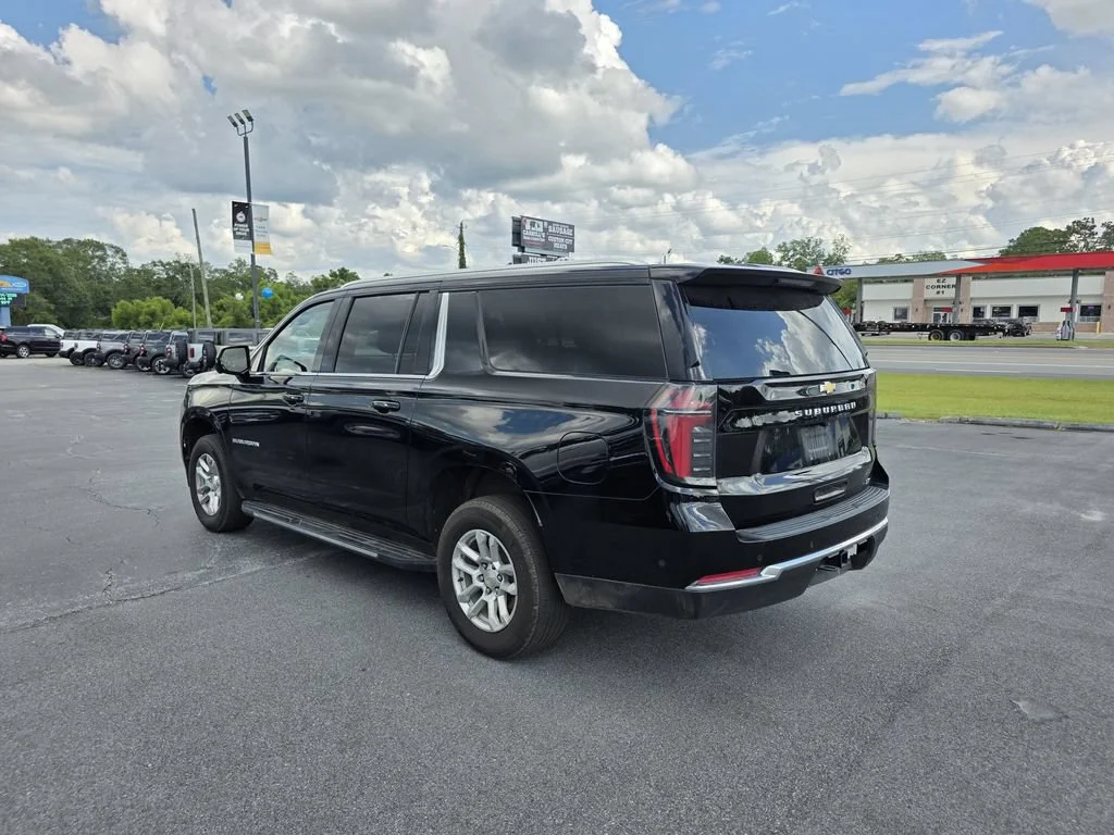 Used 2025 Black Chevrolet LT image 3