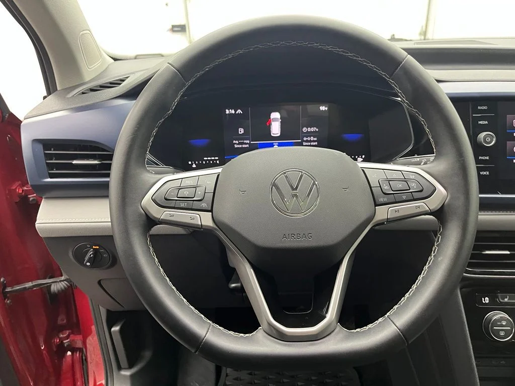 Used 2024 Red Volkswagen 1.5T SE image 19