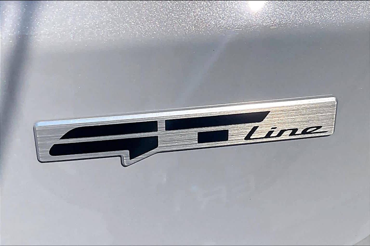 Used 2023 Wolf Gray Kia GT-Line image 9