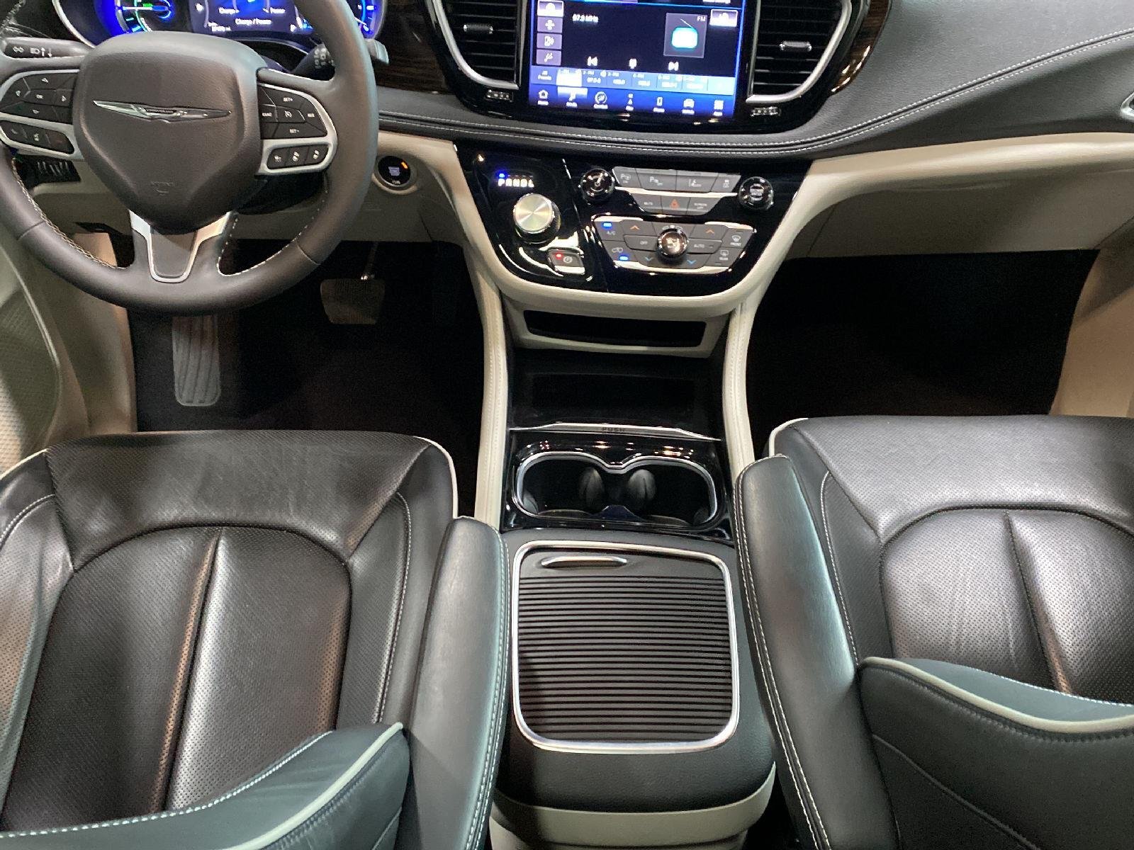 Used 2023 Ceramic Gray Clearcoat Chrysler Hybrid Limited image 23