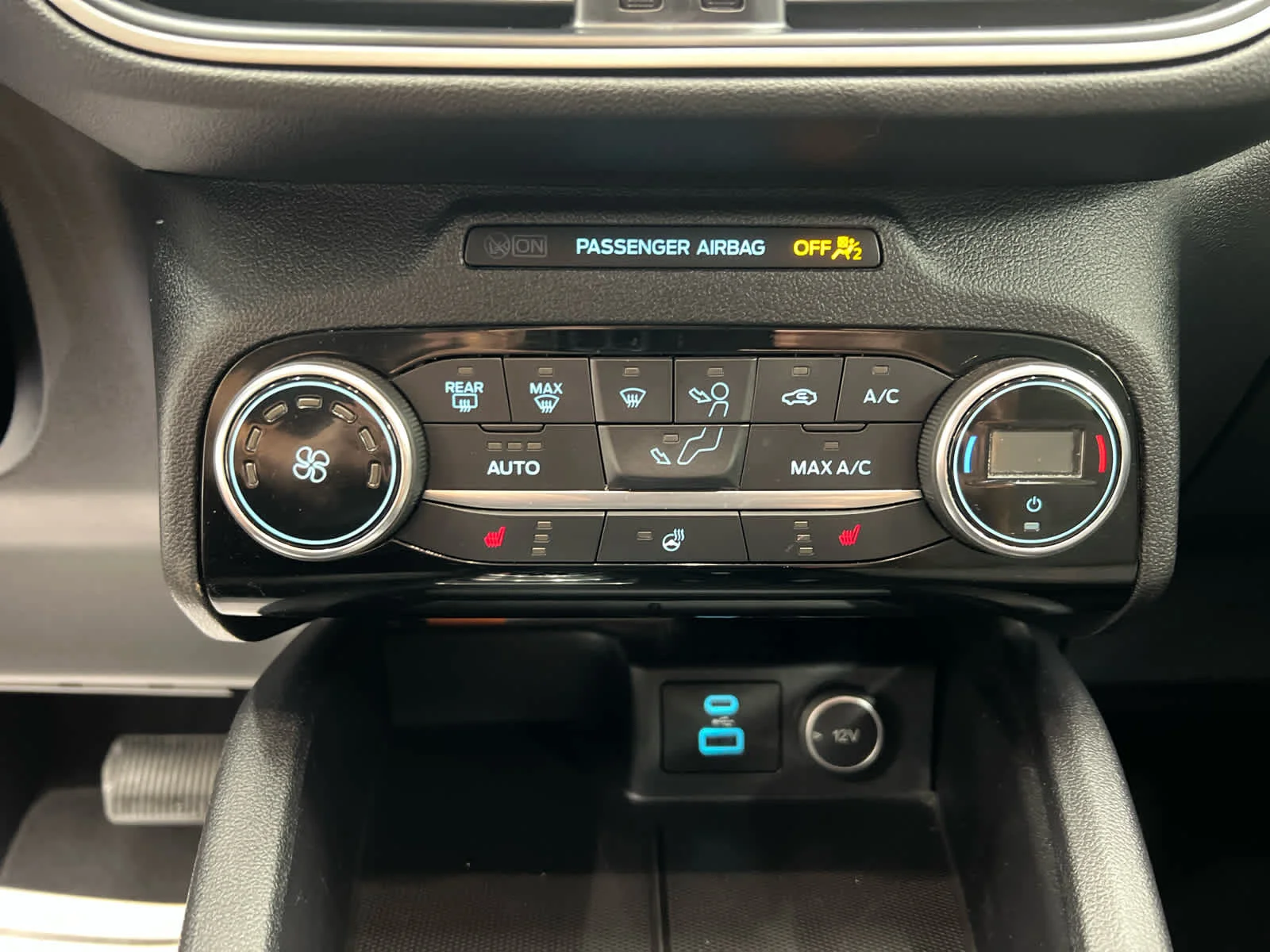 Used 2021 Oxford White Ford SE image 19