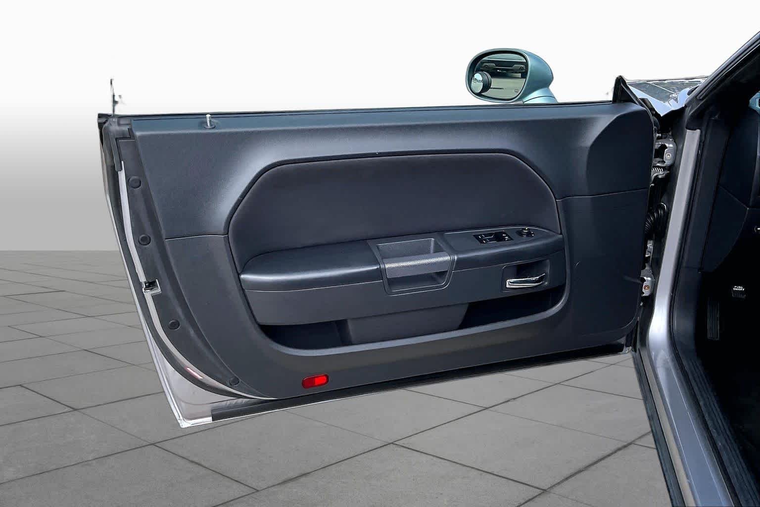 Used 2014 Billet Silver Metallic Clearcoat Dodge R/T image 18