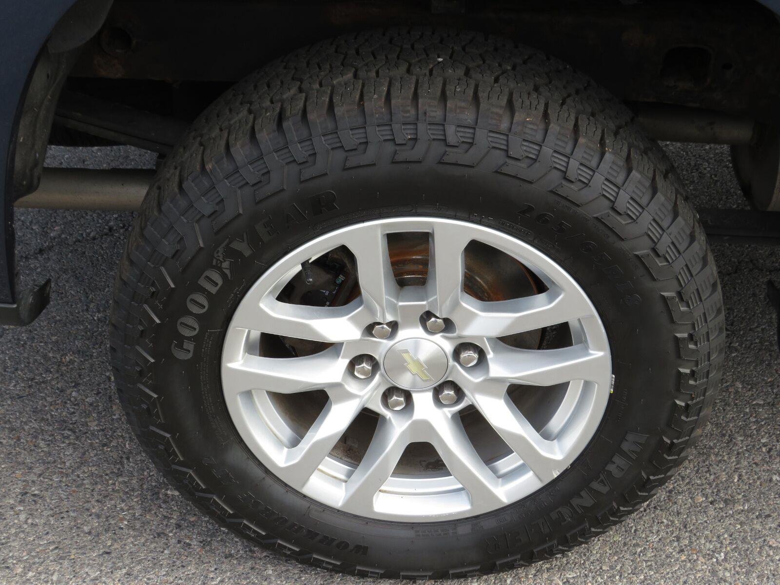 Used 2019  CHEVROLET TRUCK  image 17