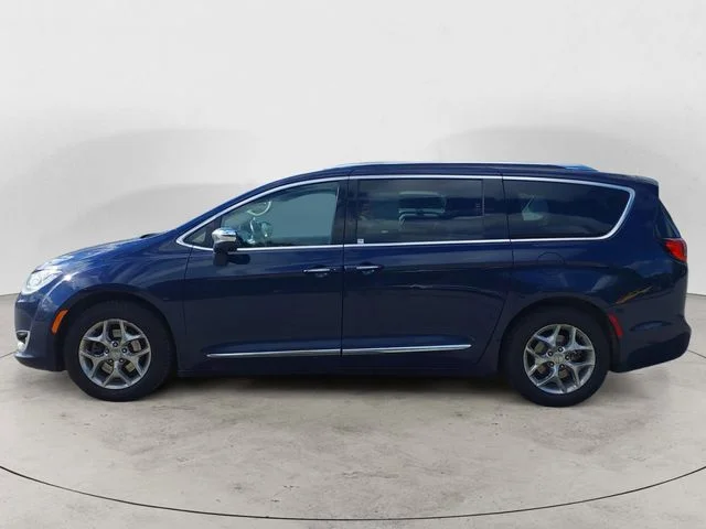 Used 2017 Blue Pearl Chrysler Limited image 8