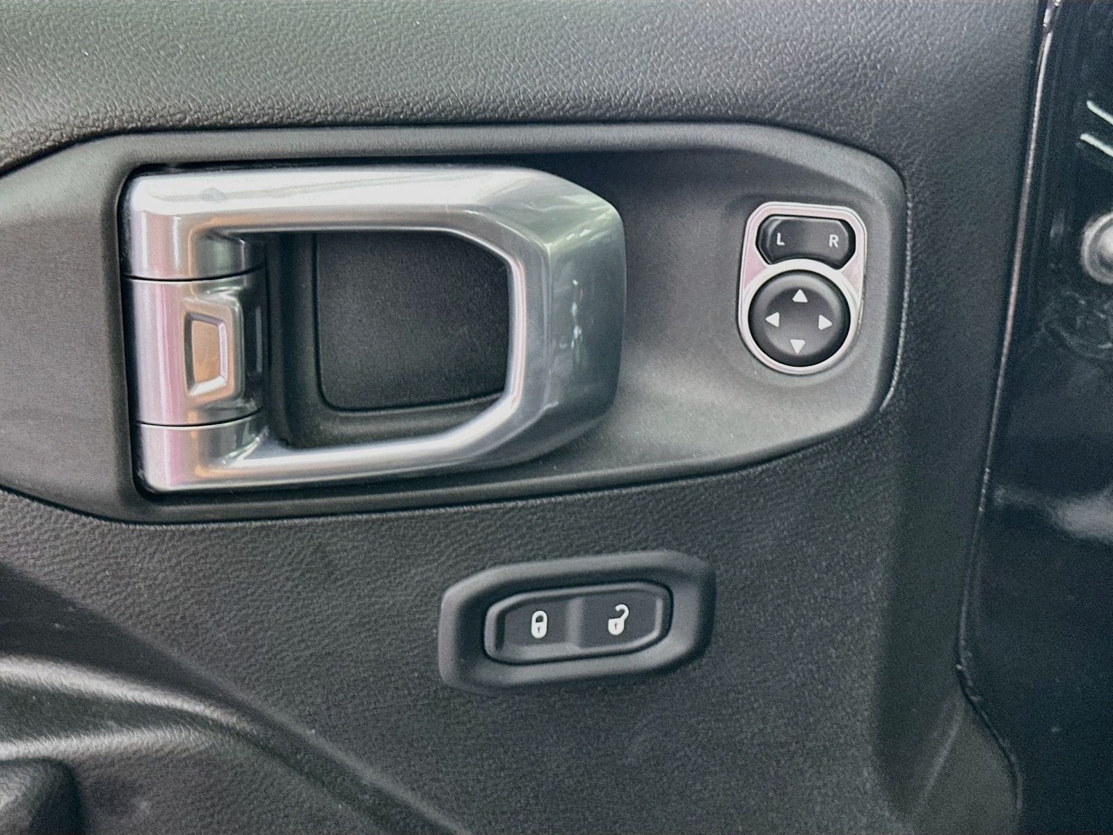 Used 2025 Black Clearcoat Jeep Rubicon image 17