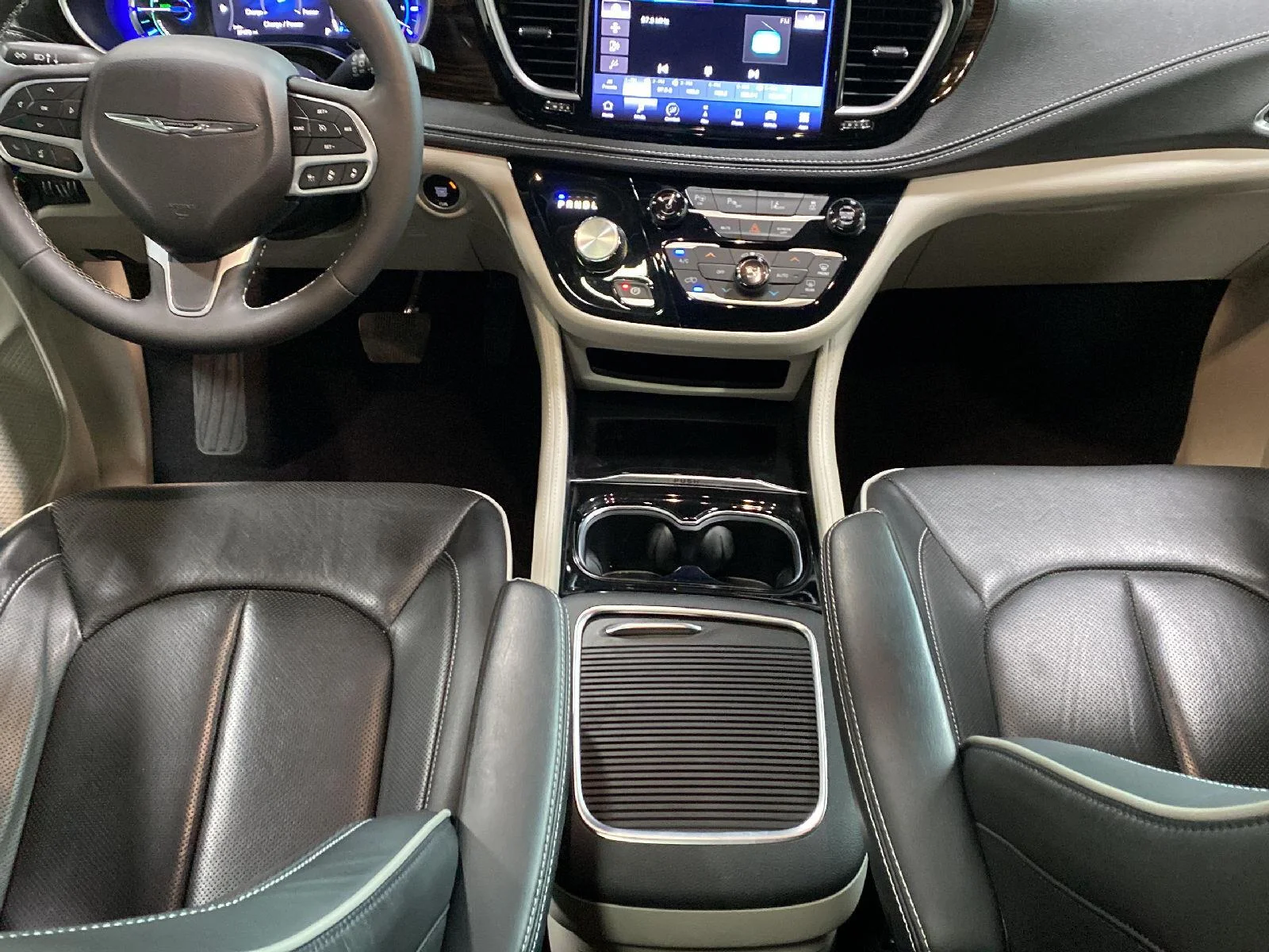 Used 2023 Ceramic Gray Clearcoat Chrysler Hybrid Limited image 23