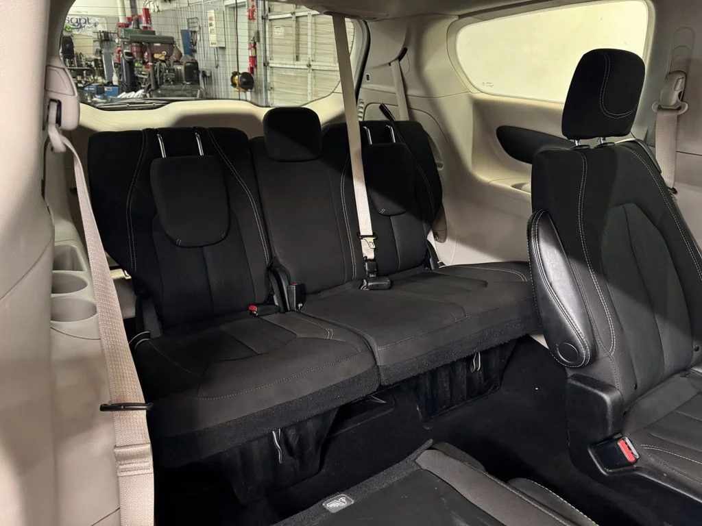 Used 2023 White Chrysler LX image 28