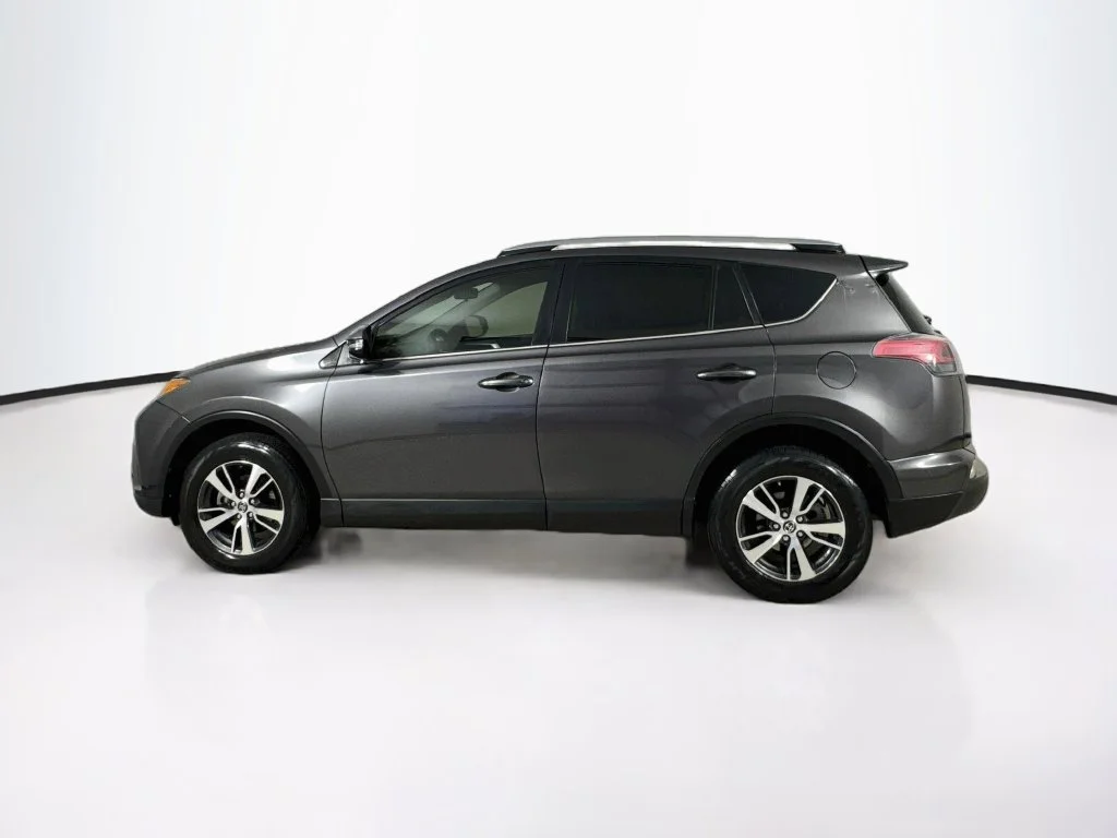 Used 2017 Gray Toyota XLE image 4