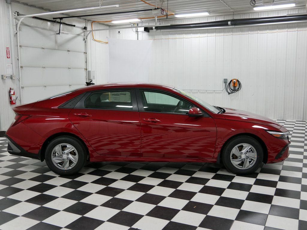 Used 2025 Hyundai Elantra SE with VIN KMHLL4DGXSU046980 for sale in Rochester, Minnesota