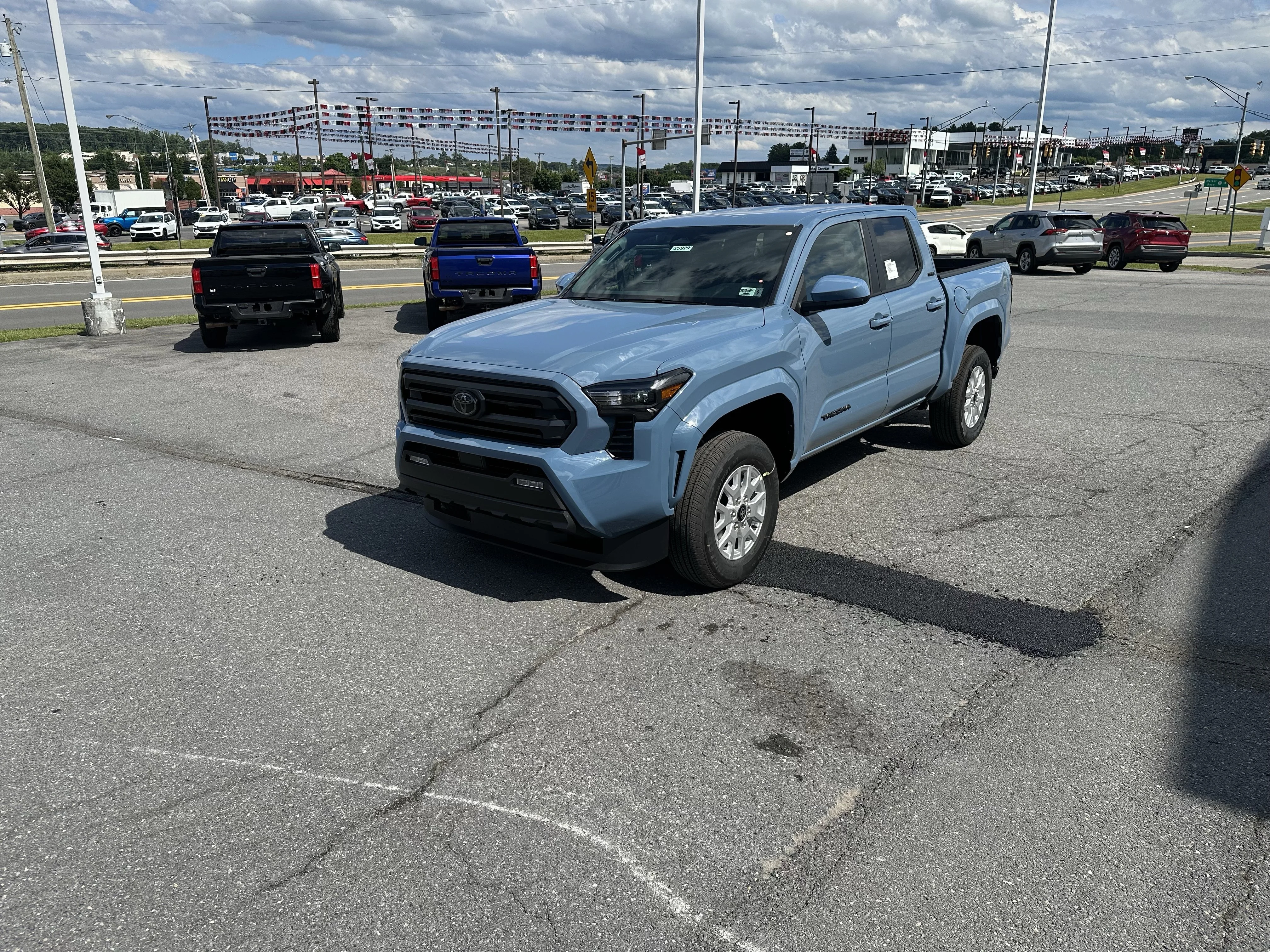 2026 Toyota Tacoma SR5 - Photo 7