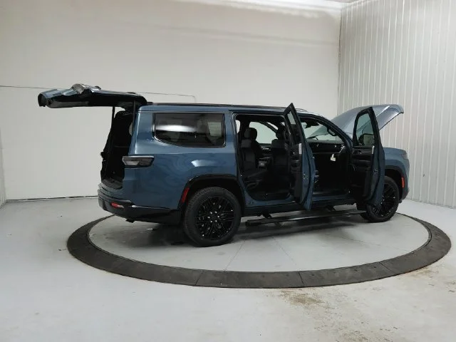 New 2026 Steel Blue Exterior Paint Jeep Limited Reserve image 16