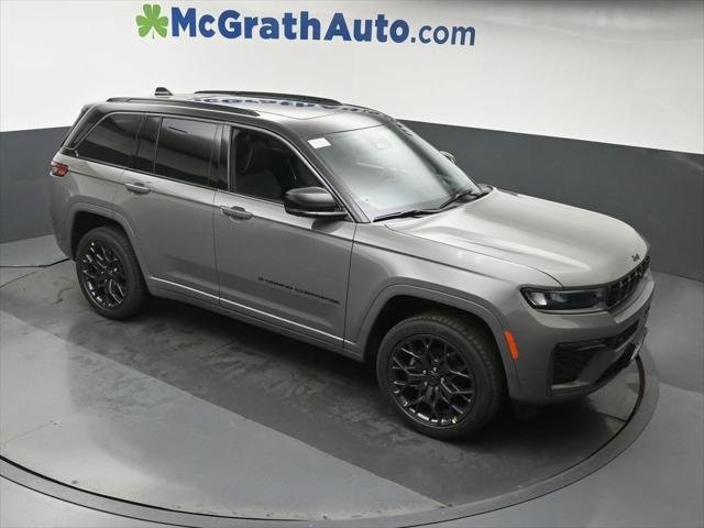 New 2027 Sting-Gray Clear-Coat Paint Jeep Summit image 3