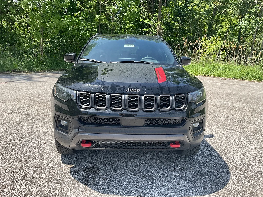 New 2026 Diamond Black Crystal Pearl-Coat Exterior Paint Jeep Trailhawk image 2