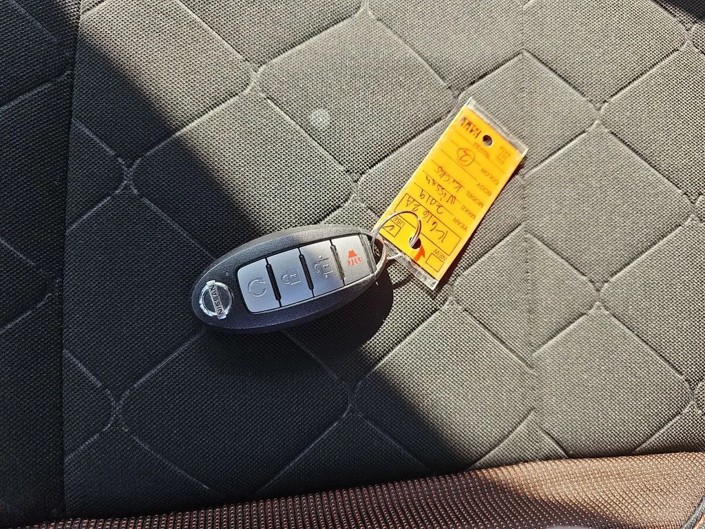 Used 2019 Silver Nissan SR image 33