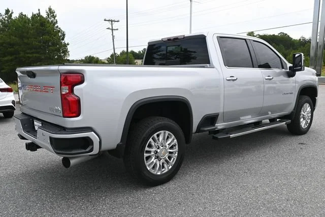 Used 2022 Silver Ice Metallic Chevrolet High Country image 5