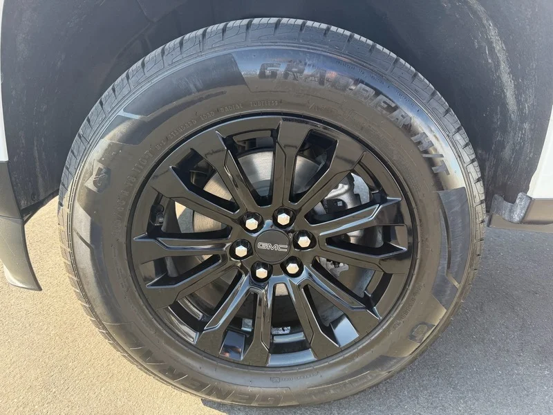 Used 2022 Summit White GMC Elevation image 33