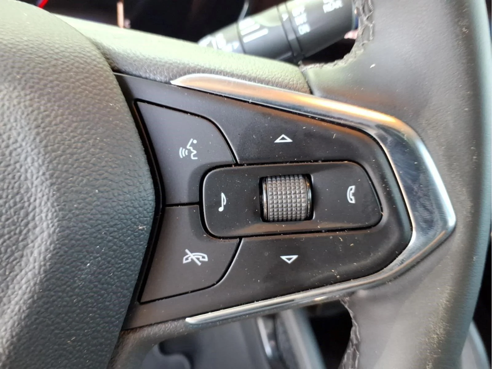 New 2026 Summit White Chevrolet LT image 20
