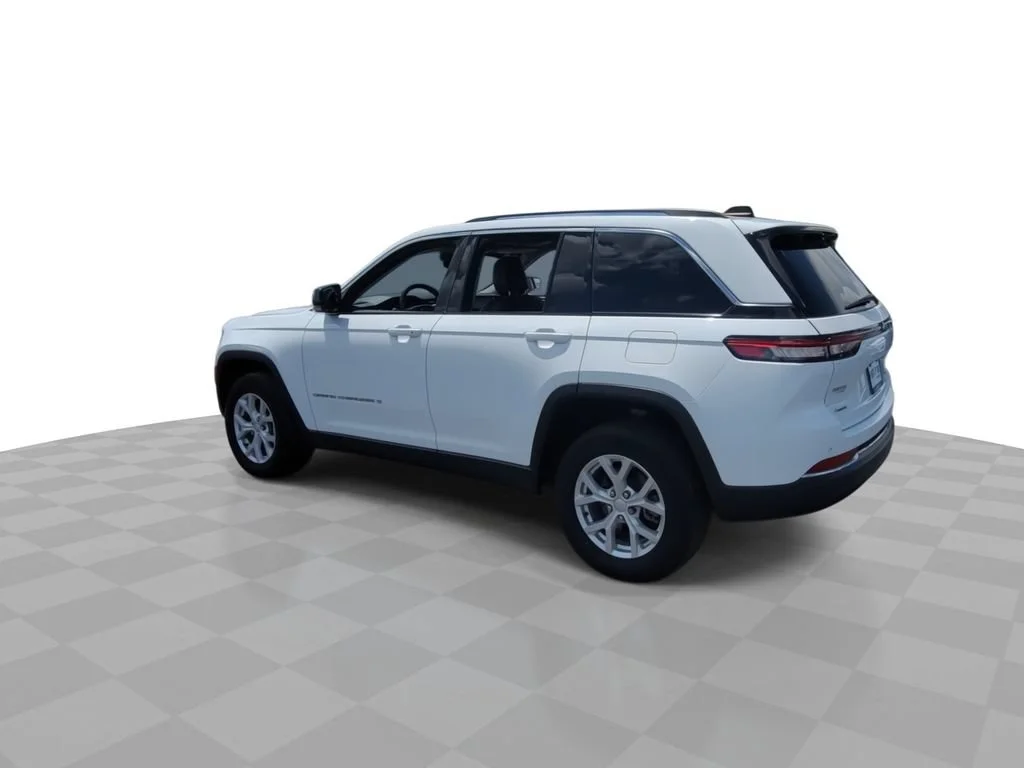 Used 2023 White Jeep Limited 4x4 image 6