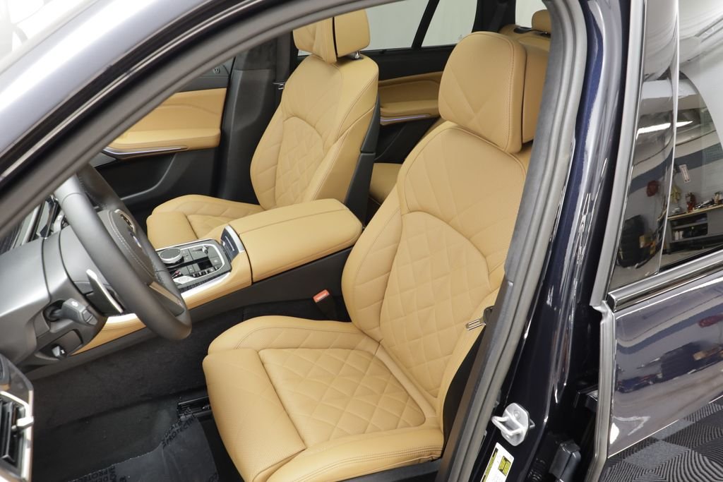New 2026 Carbon Black Metallic BMW xDrive50e image 15