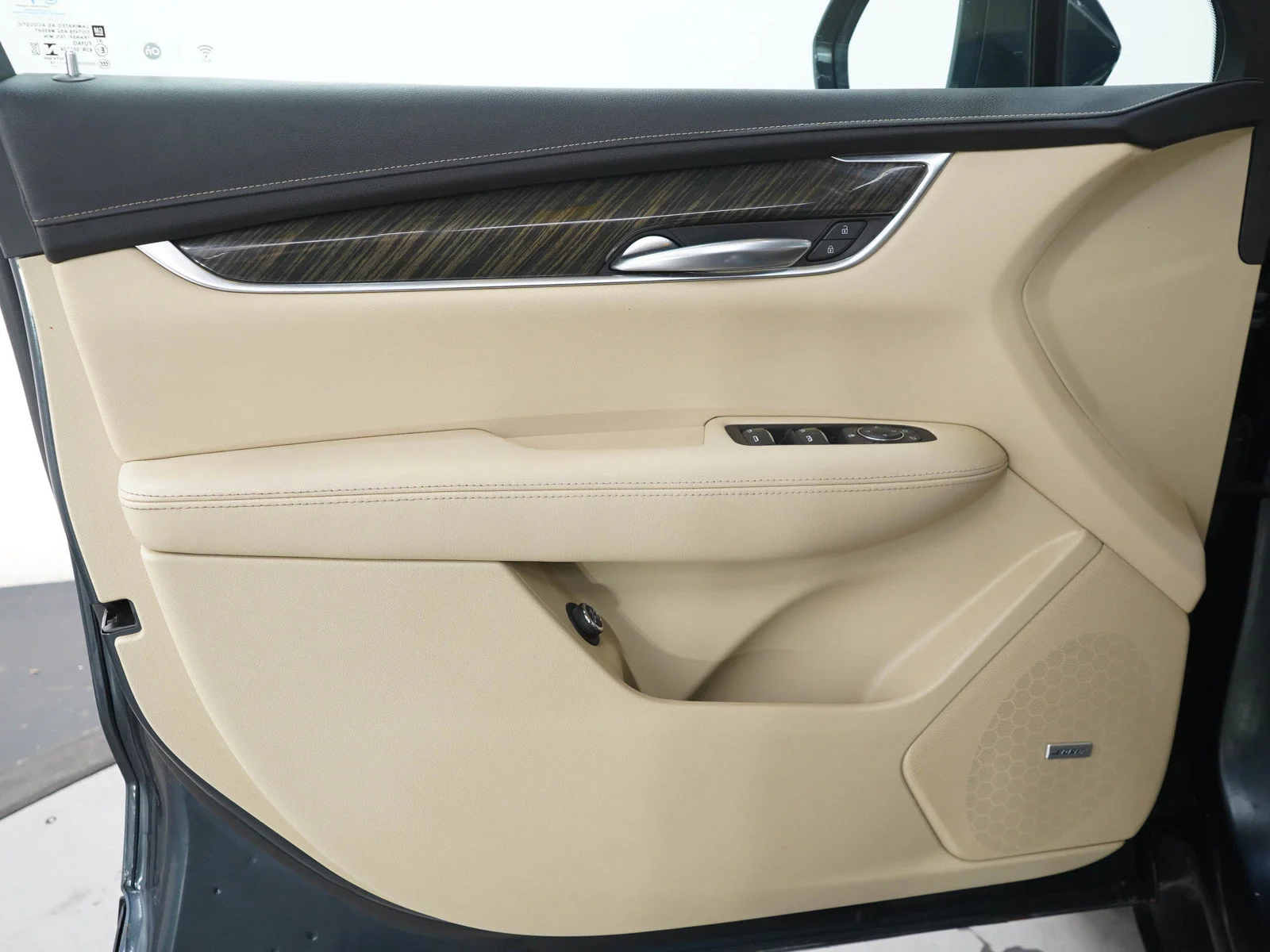Used 2019 Shadow Metallic Cadillac Base image 20