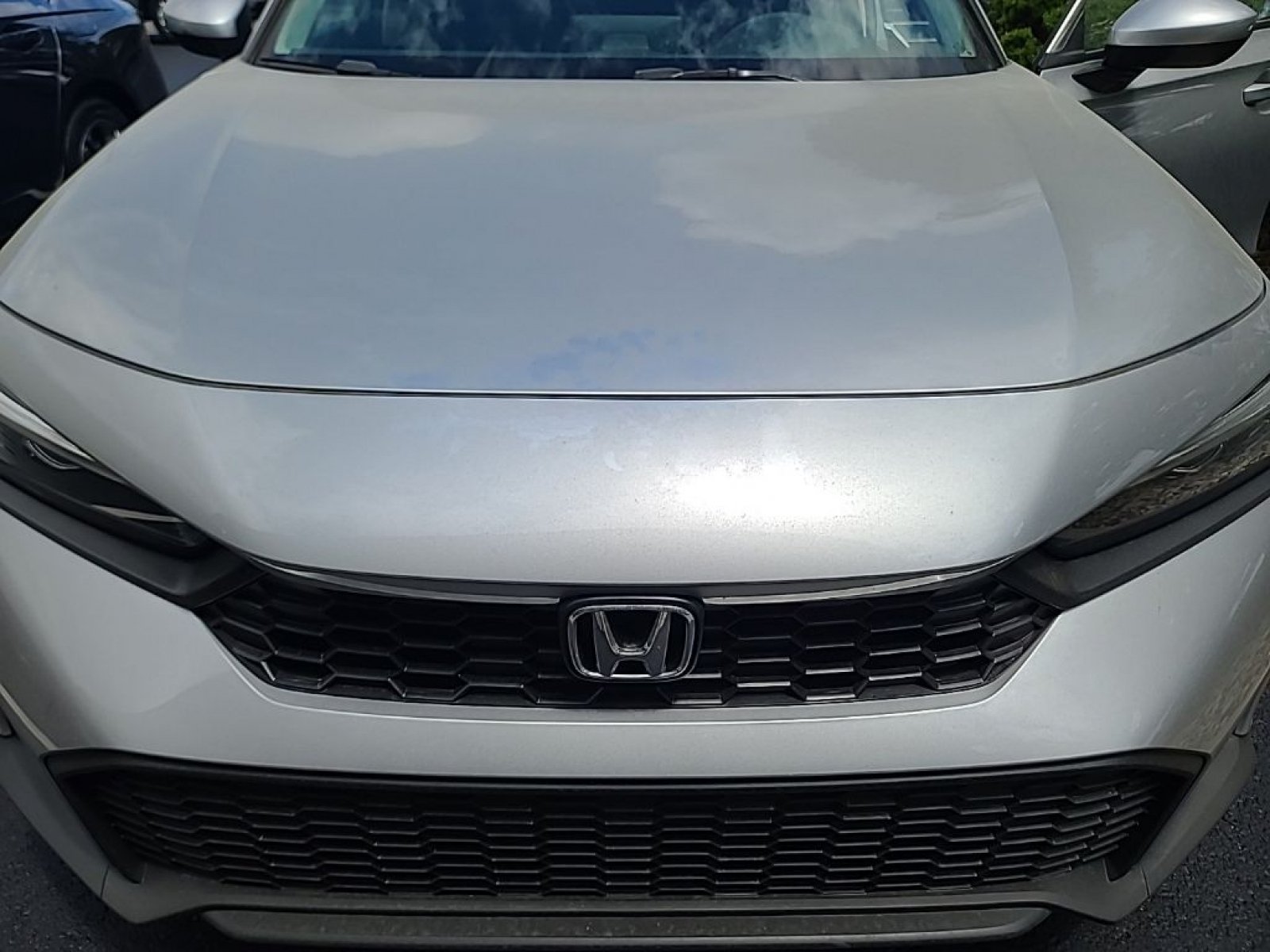 Certified Used 2025 Solar Silver Metallic Honda LX image 4