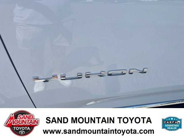 Used 2023 White GMC SLT image 10