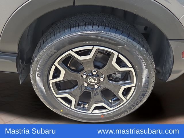Used 2025 Gray Metallic Ford Outer Banks image 28