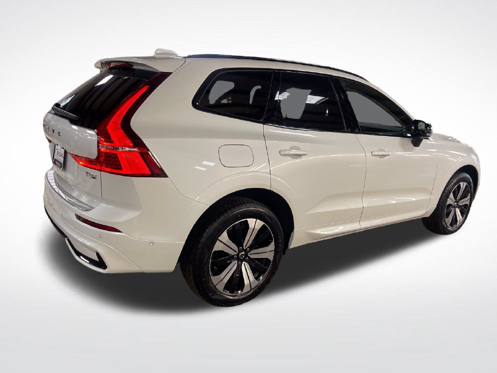Used 2025 Crystal White Volvo T8 Plus image 6