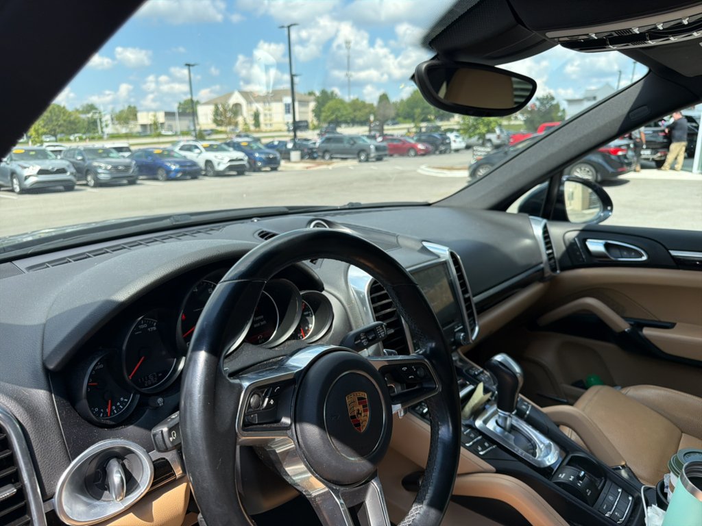 Used 2018 Moonlight Blue Metallic Porsche Base image 4