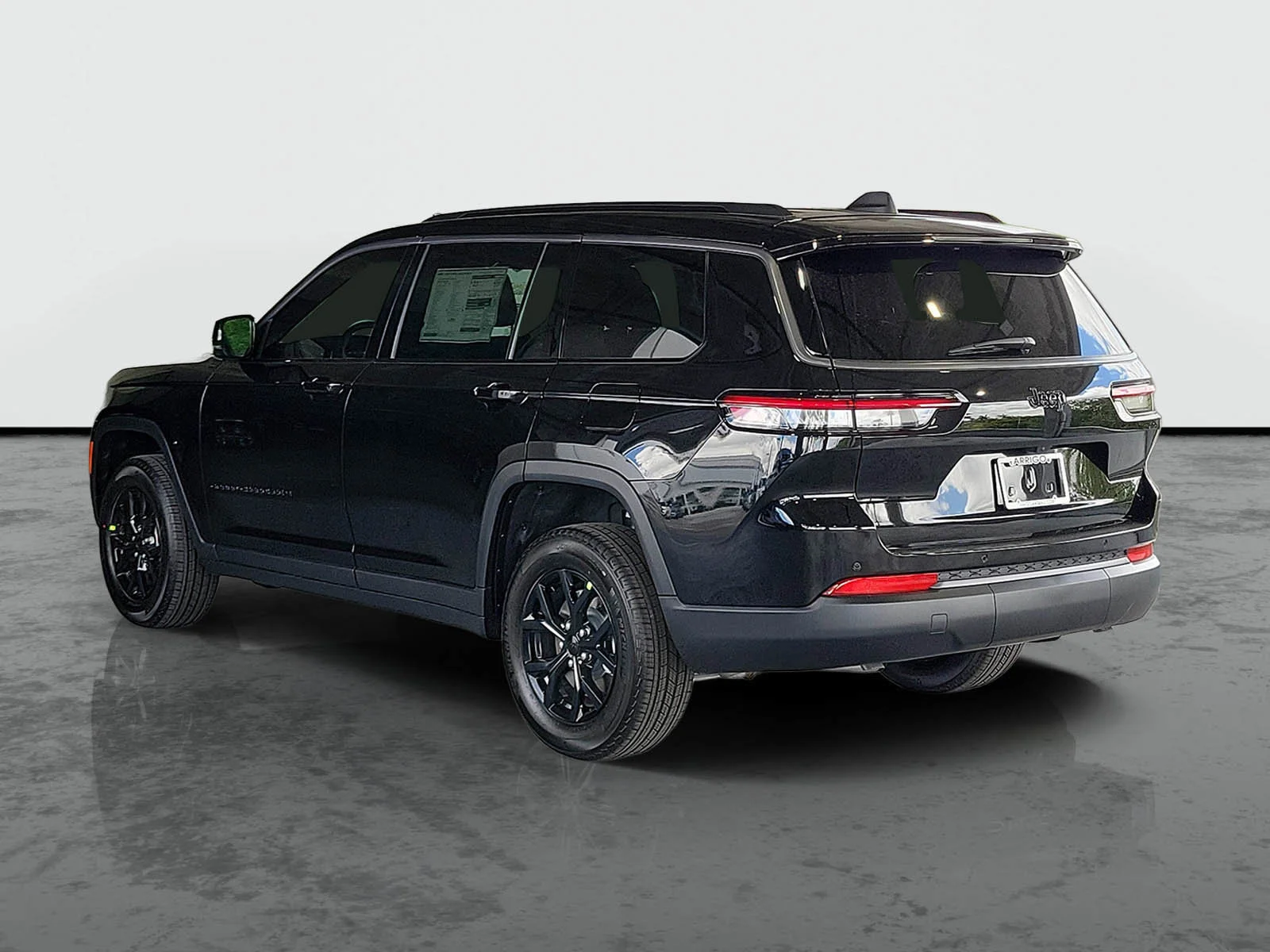 New 2026 Diamond Black Crystal Pearl-Coat Exterior Paint Jeep Laredo Altitude image 2