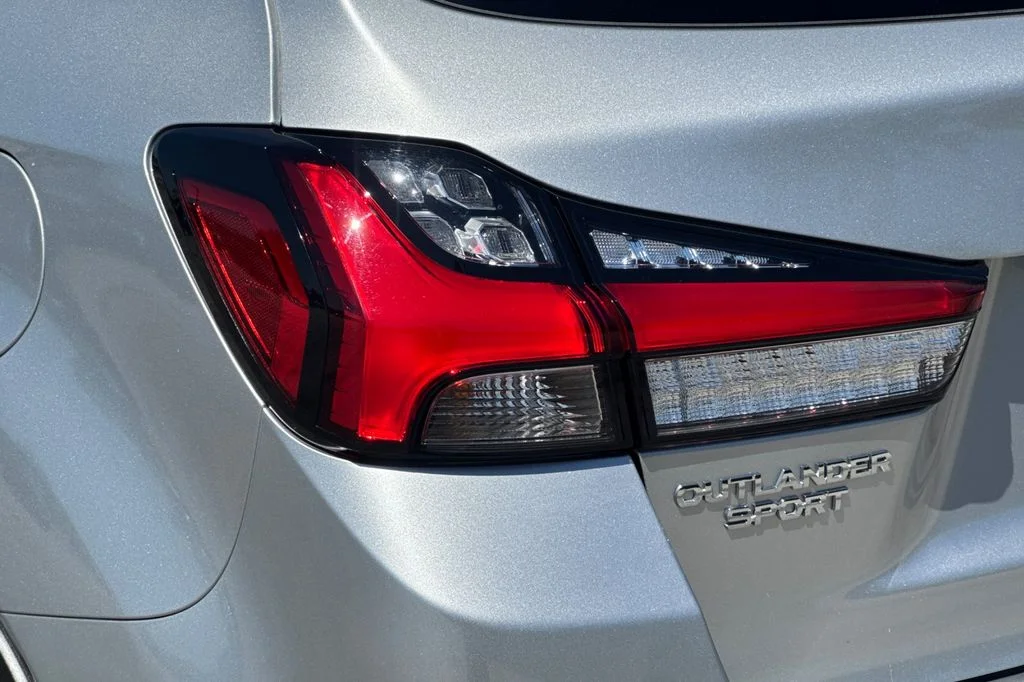 Used 2025 Alloy Silver Metallic Mitsubishi 2.0 ES image 32