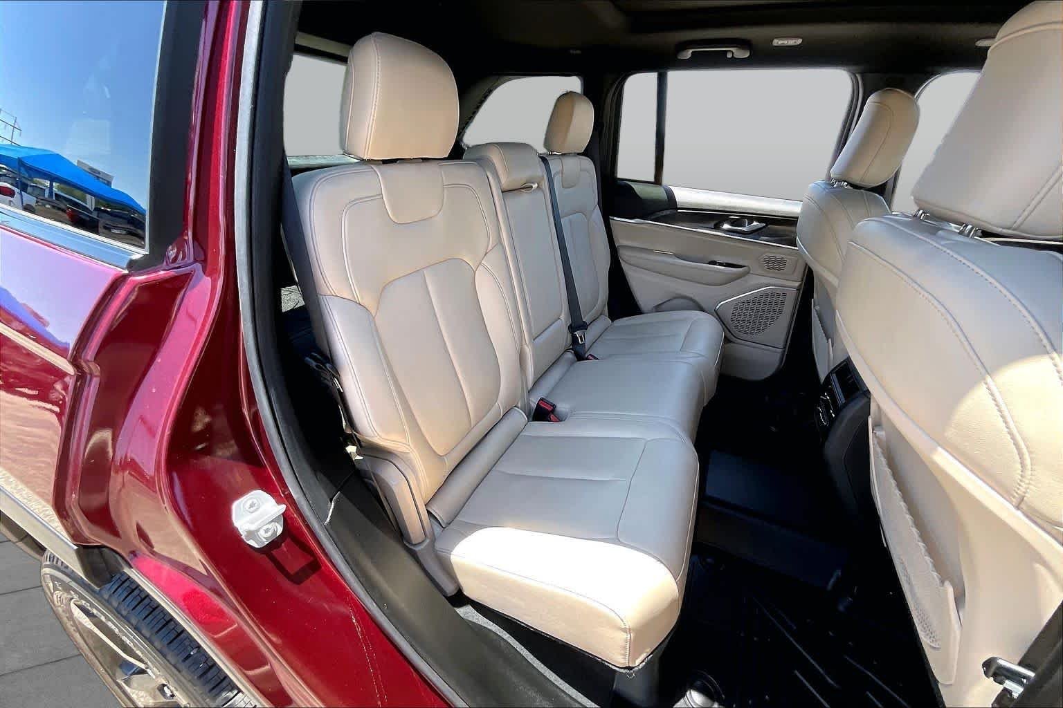 Used 2025 Velvet Red Pearlcoat Jeep Limited image 20