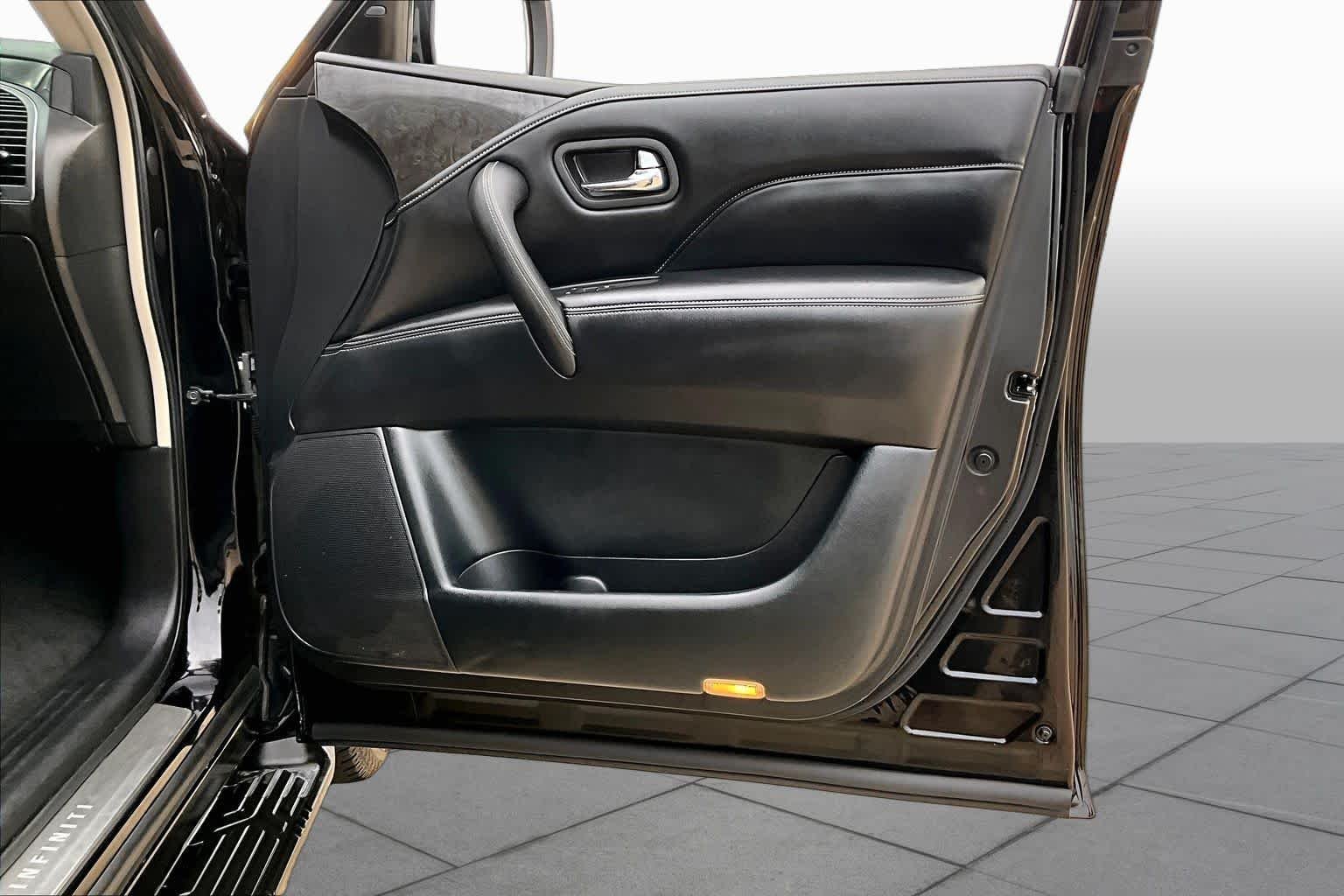 Used 2020 Black Obsidian INFINITI LUXE image 23