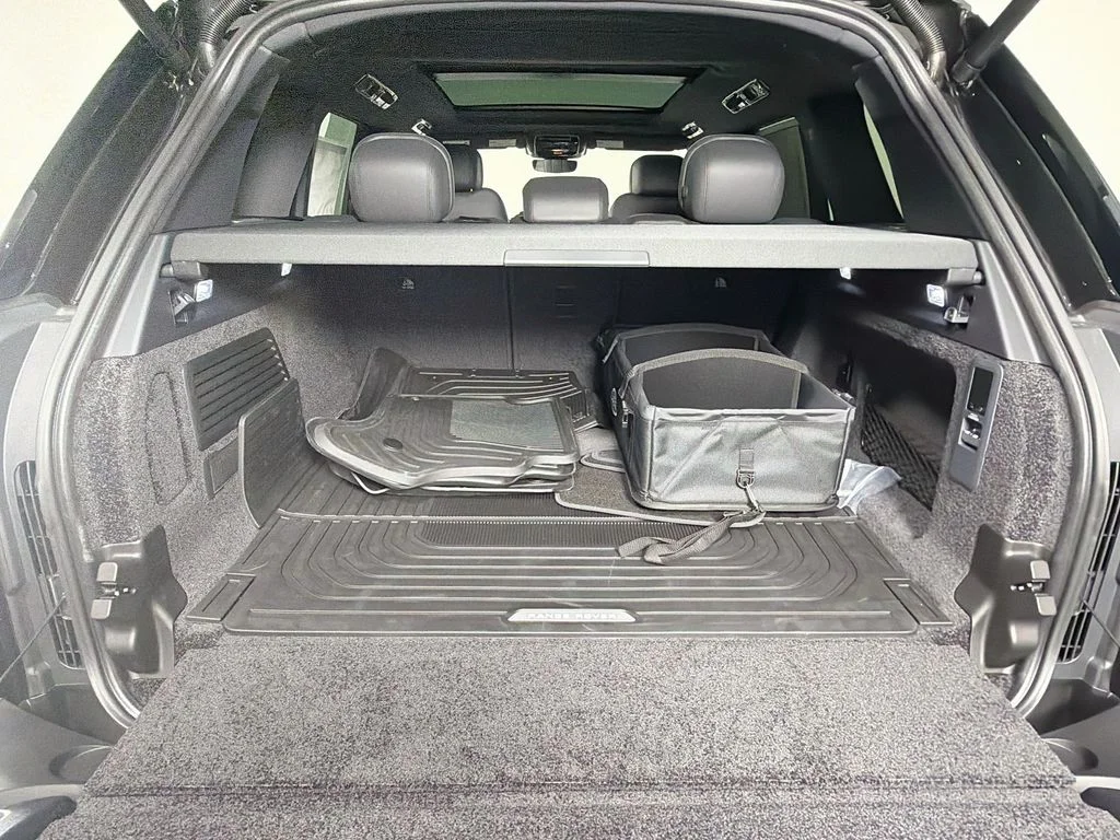 New 2026 Santorini Black Land Rover SE image 28