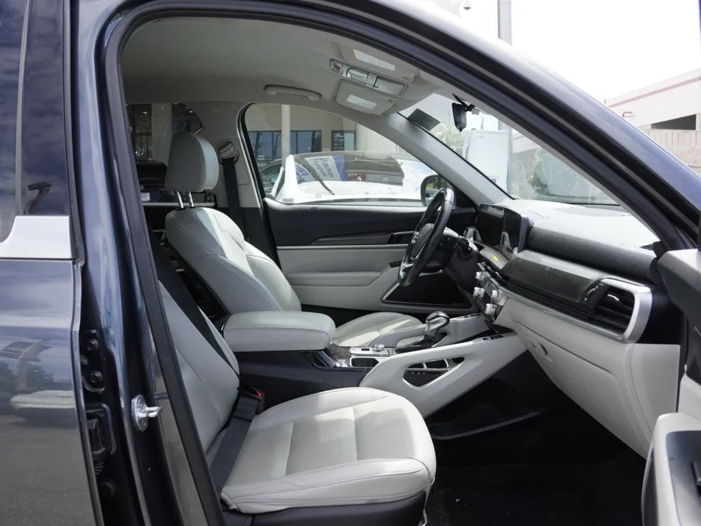 Used 2023 Gray Kia S image 17