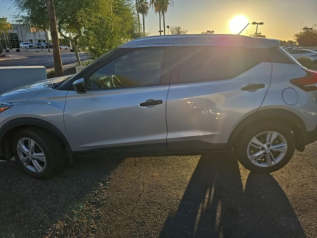 Used 2019 Silver Nissan S image 3