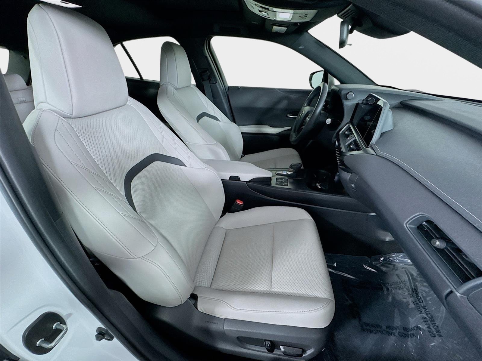 Used 2025 Ultra White Lexus UX 300h F SPORT Design image 28
