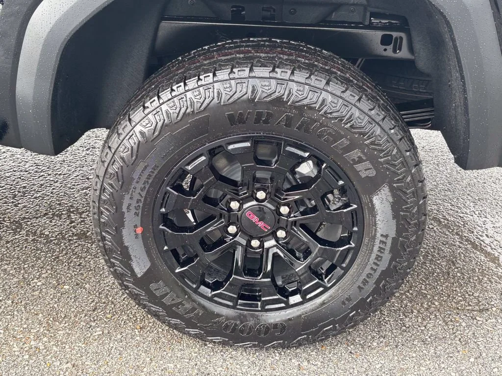 New 2026 Onyx Black GMC Elevation image 10