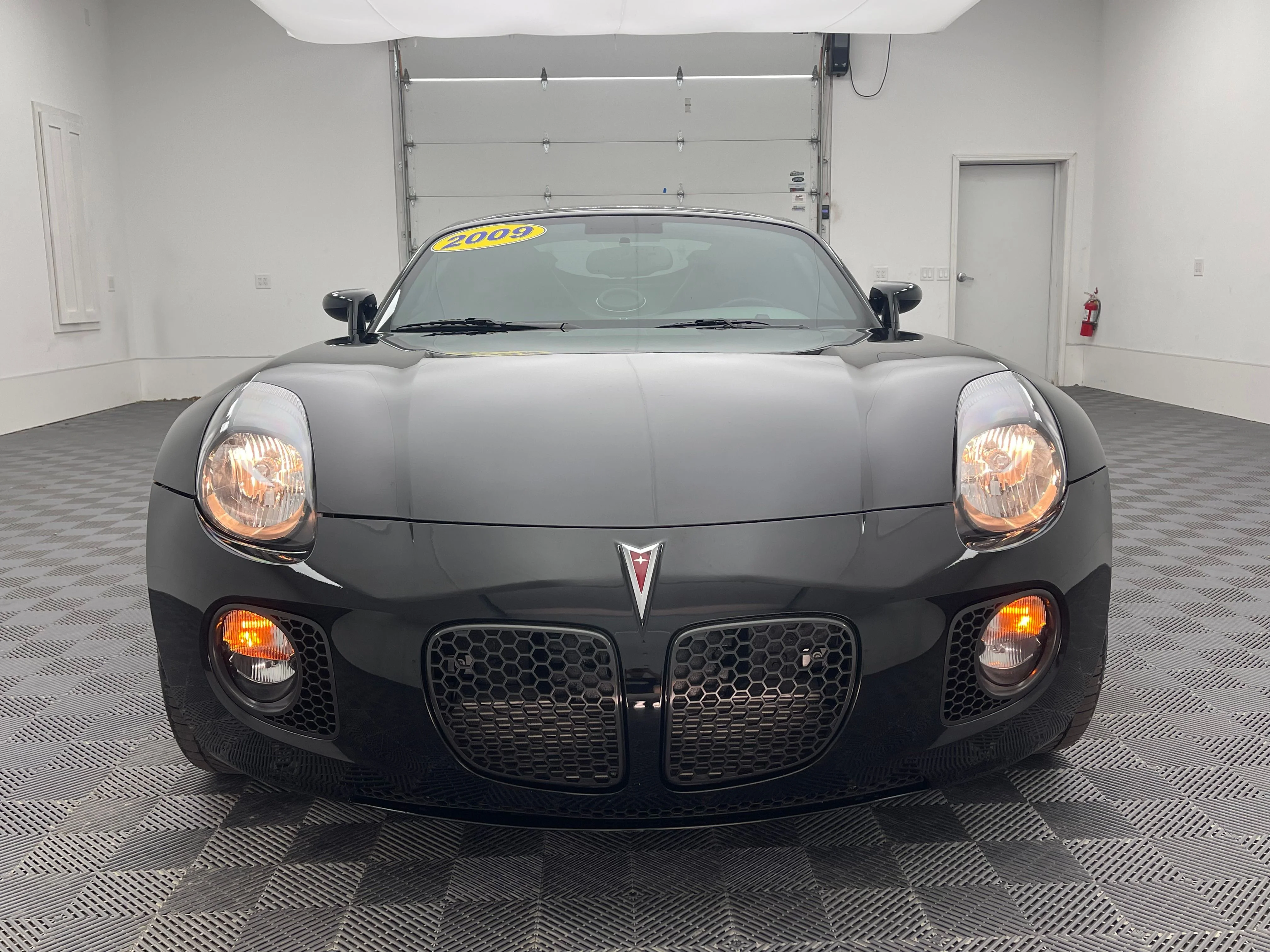 Used 2009 Mysterious (Black) Pontiac GXP image 10