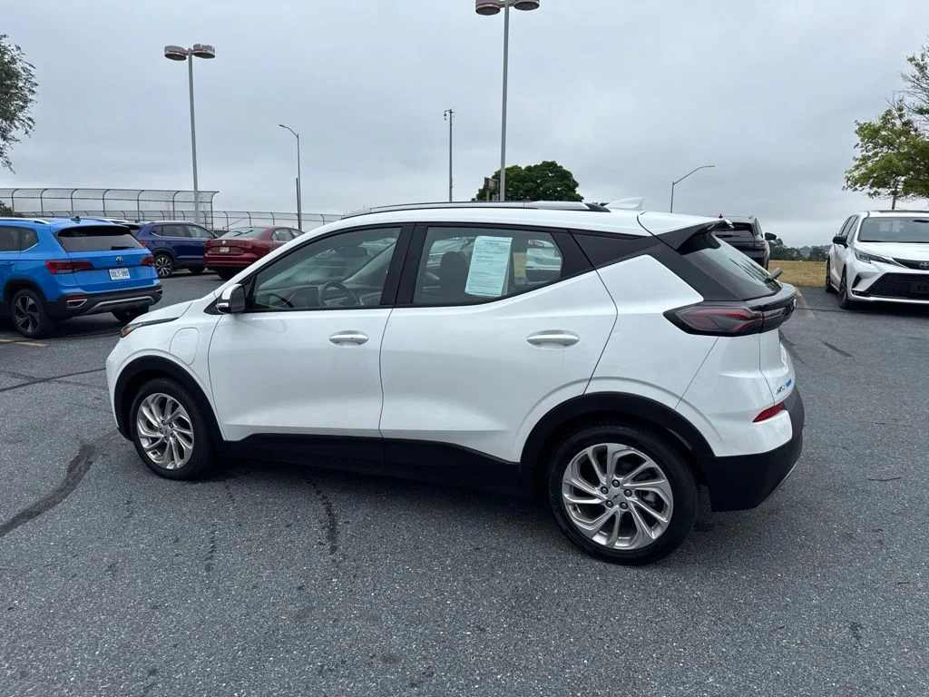 Used 2022 Summit White Chevrolet LT image 18
