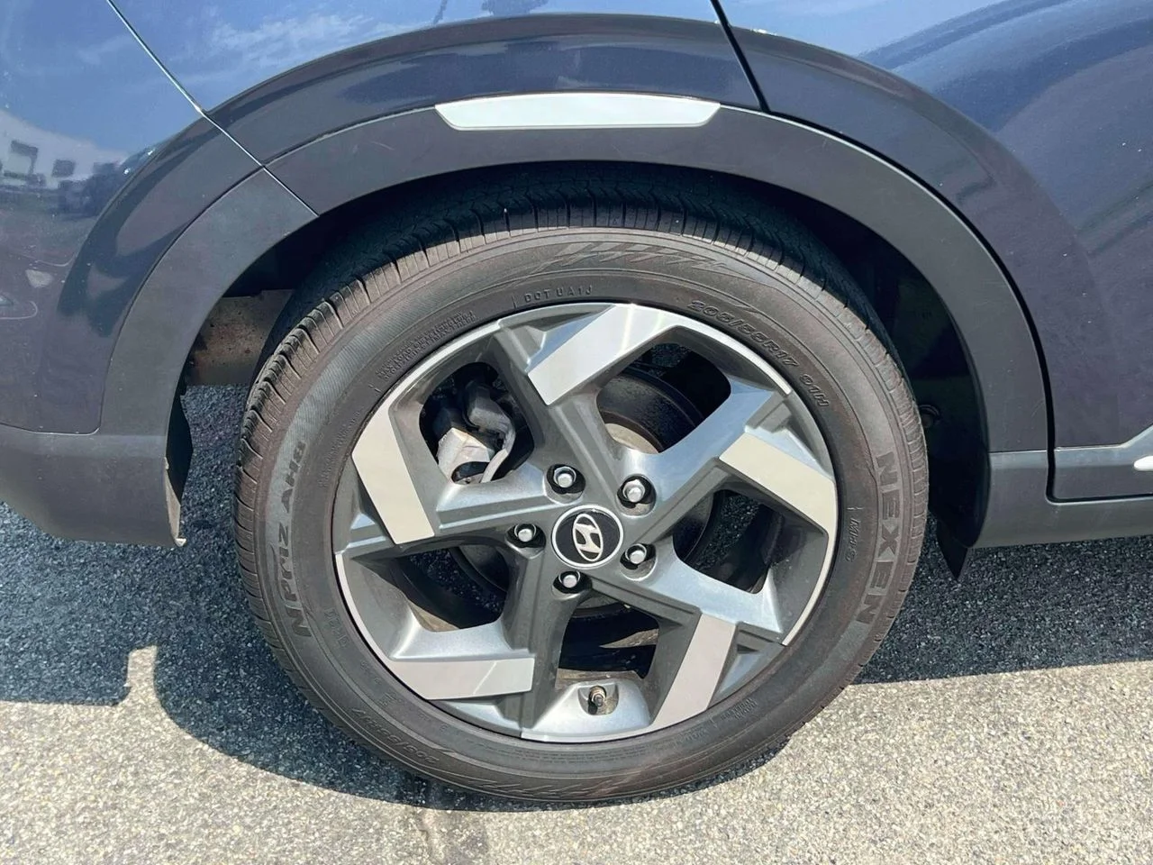 Used 2023 Denim w/White Roof Hyundai Limited image 11