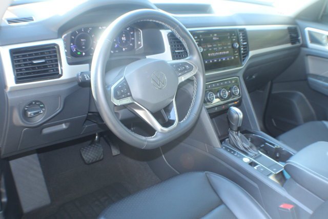 2022 Volkswagen Atlas SE w/Tech - Photo 7