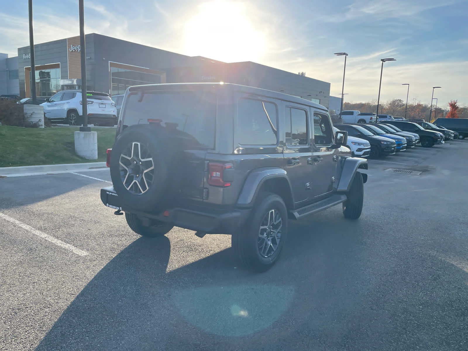 New 2026 Granite Crystal Metallic Clearcoat Jeep Sahara image 9