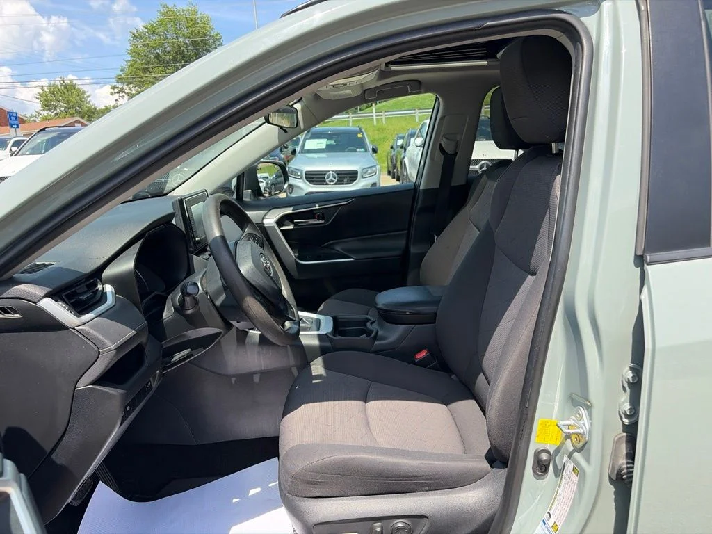 Used 2019 Silver Toyota XLE image 12