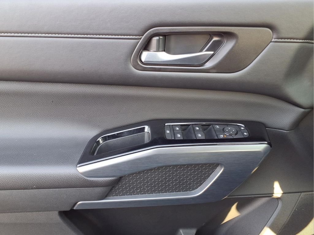 Used 2025 Gray Nissan SL image 21