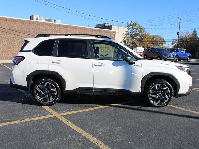 Used 2025 Crystal White Pearl Subaru Premium image 5