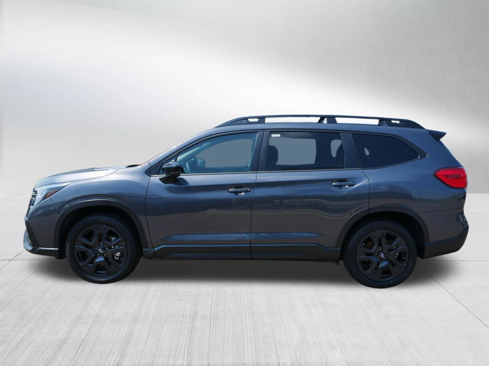 Used 2025 Magnetite Gray Metallic Subaru Onyx Edition Touring image 4