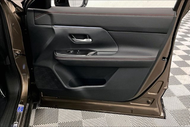 New 2026 Canyon Bronze Nissan SR image 36